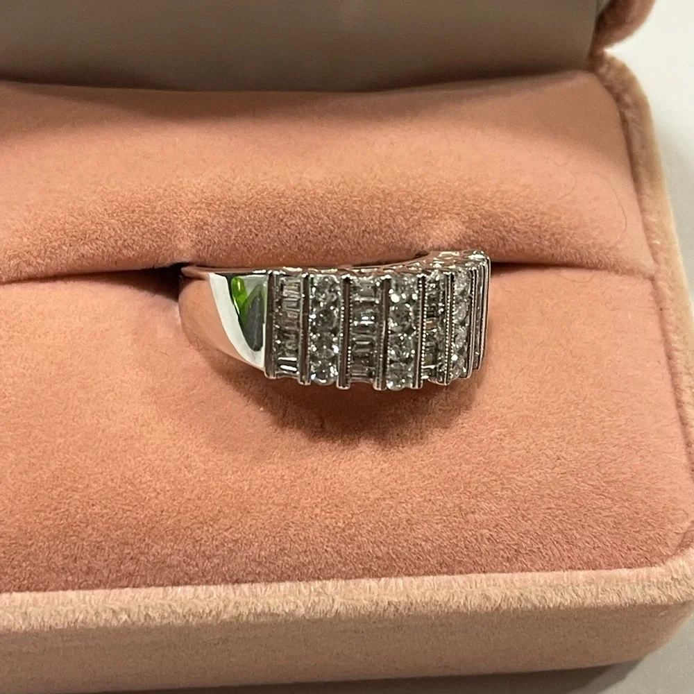 White gold and diamond band - Picture 1 of 4